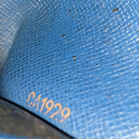 Louis Vuitton Epi Key Holder/Wallet #757💥PRICE DROP💥 - Picture 8 of 8